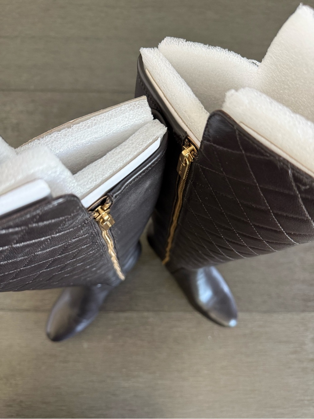 Michael Kors Sabrina Iconic MK Logo Chain Heel Tall Quilted Boots 8.5 - Picture 8 of 12